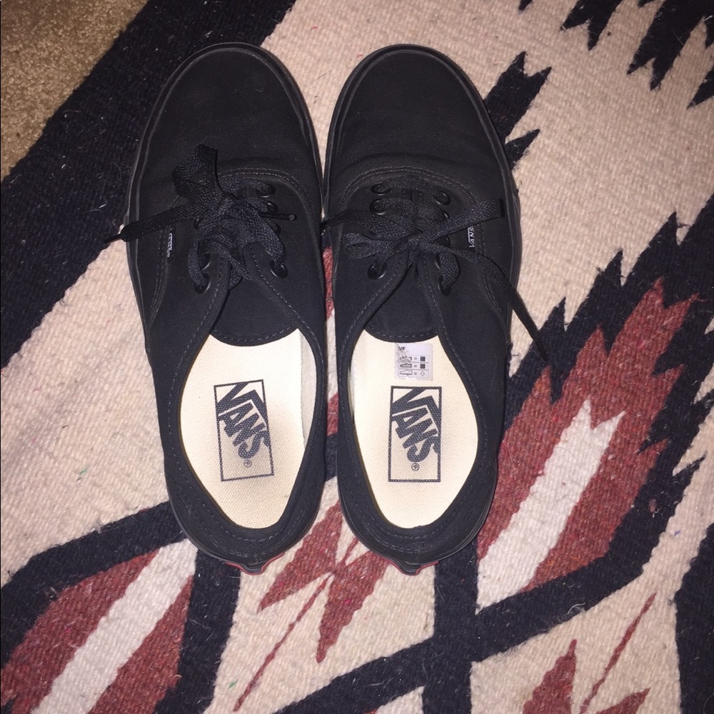ALL BLACK CLASSIC VANS!!